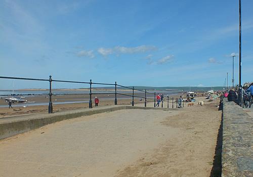 Photo Gallery Image - Approaching Instow Beach from Marine Parade